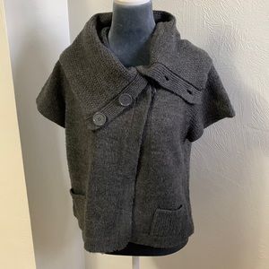 Gray short sleeve sweater by hooked up